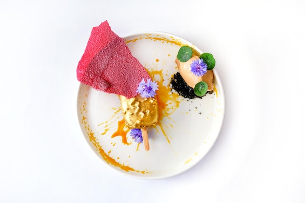 kreatywne danie na talerzu